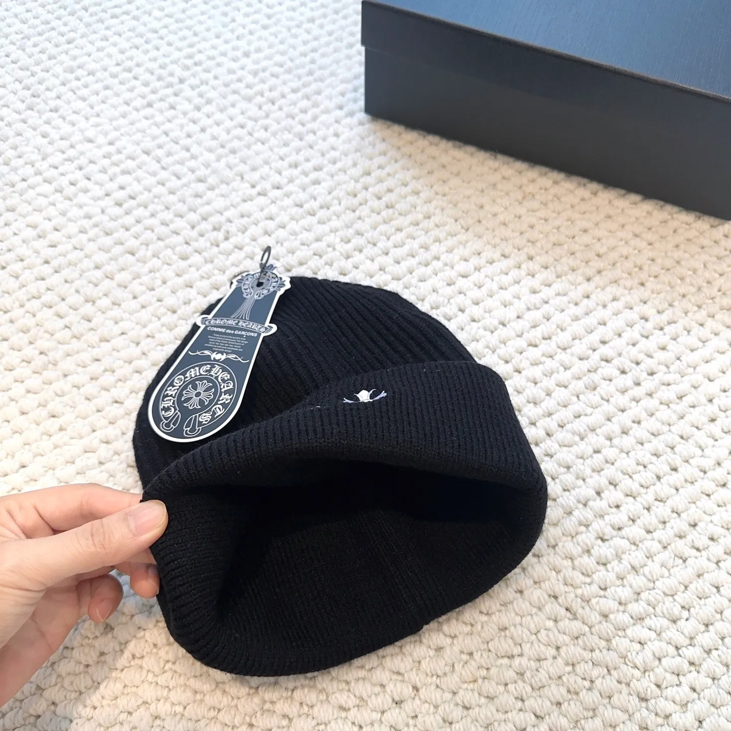 P50 🤍Chrome hearts new autumn and winter cross embroidered letter knitted hat🧶 One of the must-have hats in autumn and winter~ It really looks good on whoever wears it~, it is also a perfect match in black and white and gray in autumn~